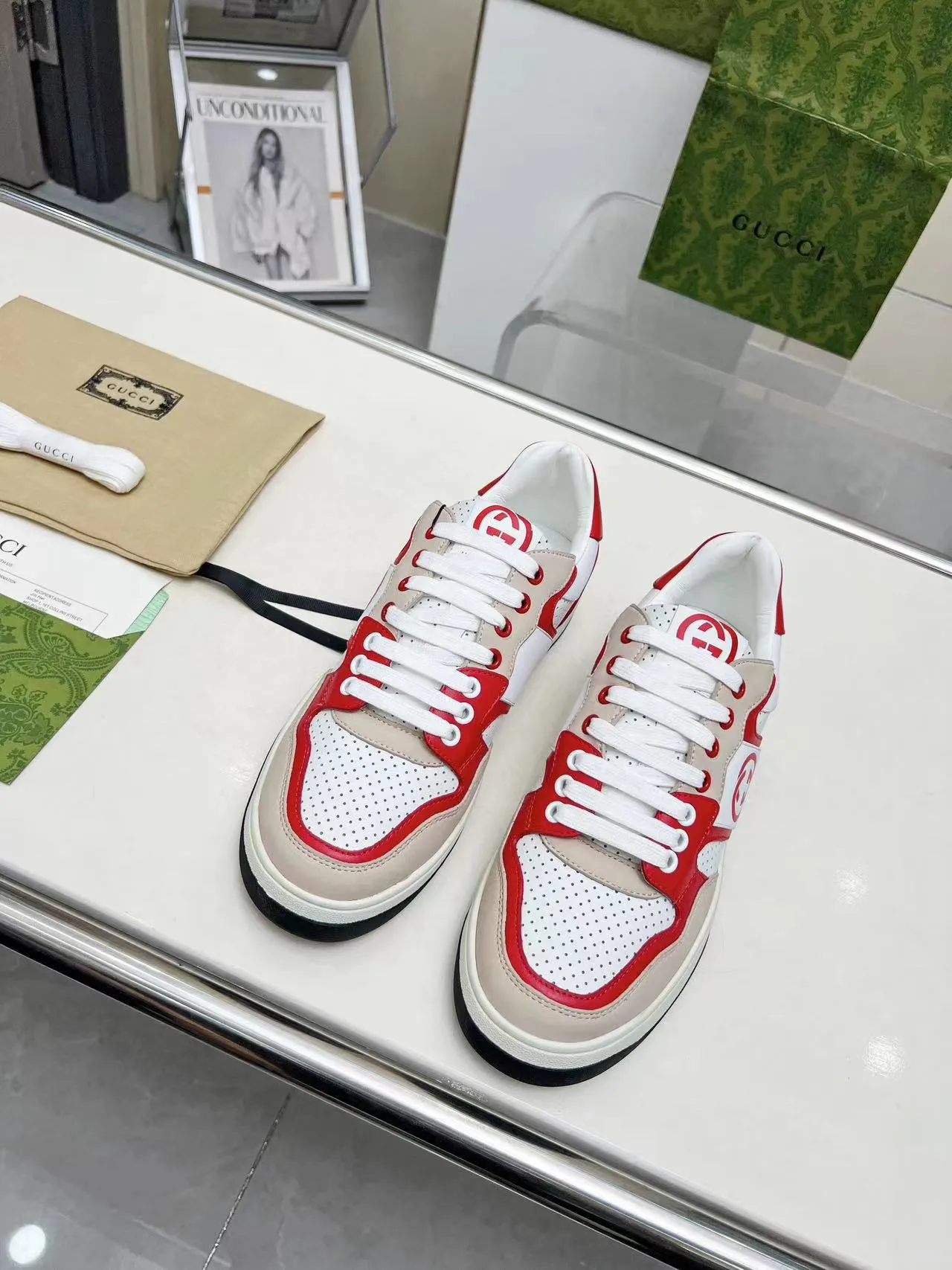 P620 💞💞Gucci G Home’s latest popular sports shoes, couple’s style, casual, retro white shoes 🌸🌸🌸 New popular series. The exquisite and compact interlocking double G logo romantically interprets the aesthetic concept of this series. Made of off-white leather, retro inspiration is cleverly blended into the sneaker design to reinterpret the brand logo. Exquisitely packaged at the delivery counter 🛍📦 ▪️Fabric: Original custom-made imported first-layer cowhide leather ▪️Lining: Original custom-made imported cowhide lining ▪️Outsole: Original molded two-color TPU outsole ▪️Size: Women's 35-40 / Men's 39-45